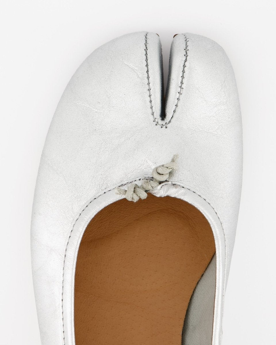 SILVER LEATHER TABI FLATS - KARVA