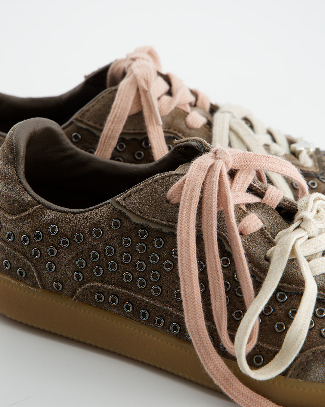 BROWN STUDDED SNEAKERS - CHILE