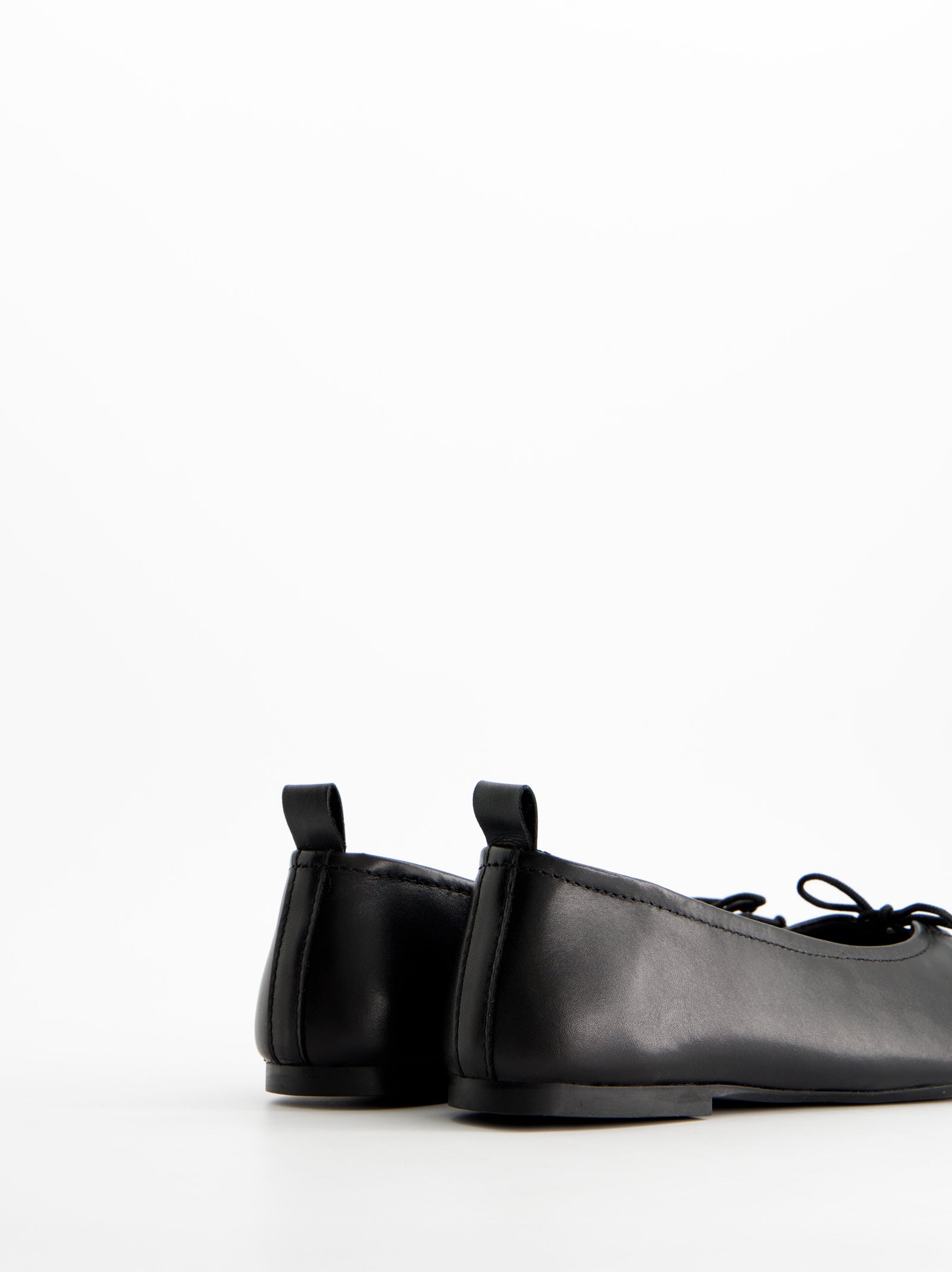 BELLA - BLACK LEATHER FLATS