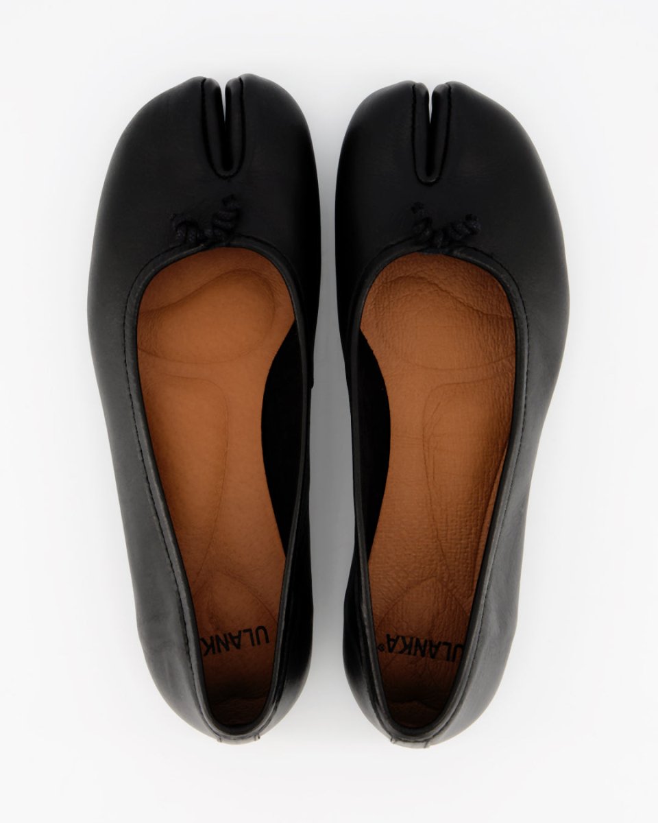 BLACK LEATHER TABI FLATS - KARVA