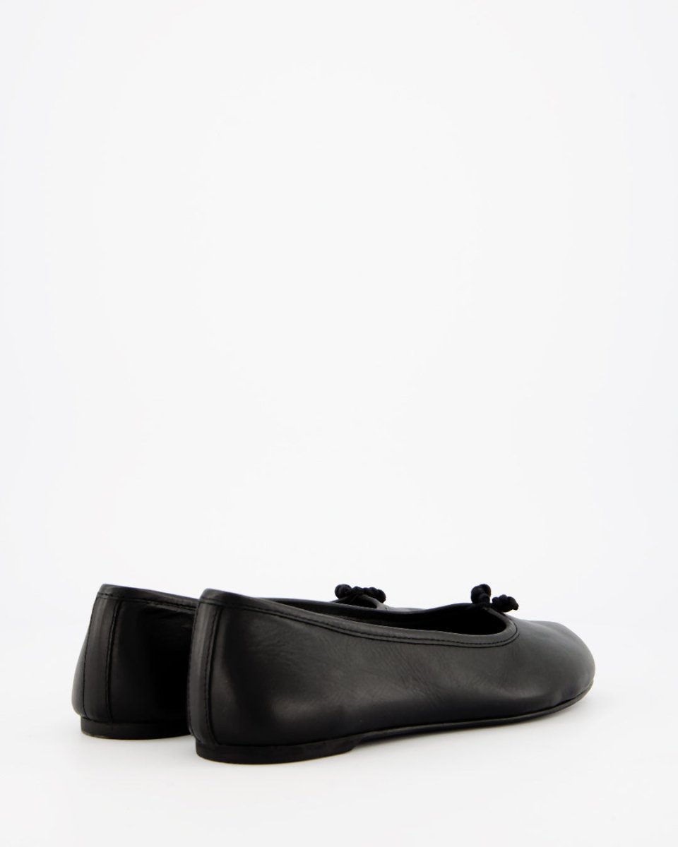 BLACK LEATHER TABI FLATS - KARVA