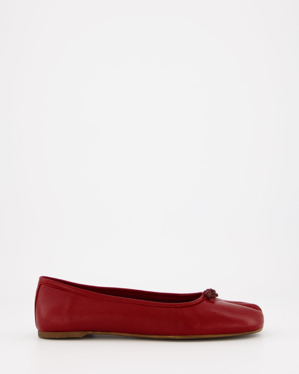 RED LEATHER TABI FLATS - KARVA