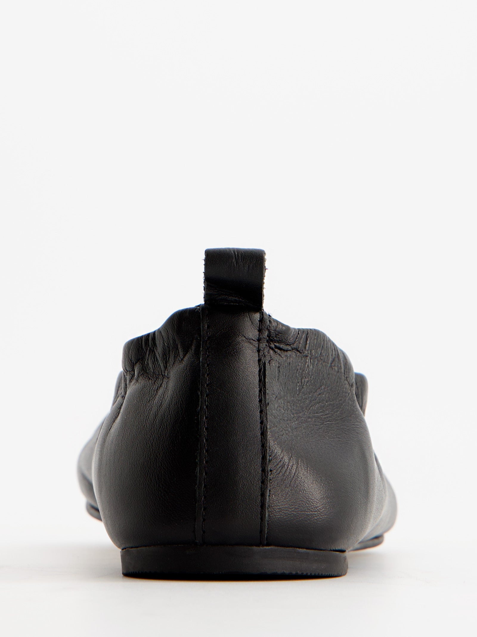 BLACK LEATHER BALLET FLATS WITH RUCHED EFFECT - CATTY