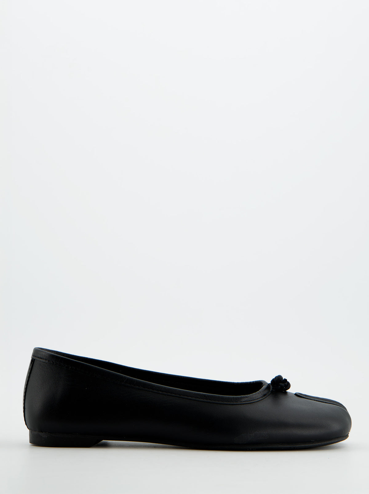 BLACK LEATHER TABI FLATS - KARVA
