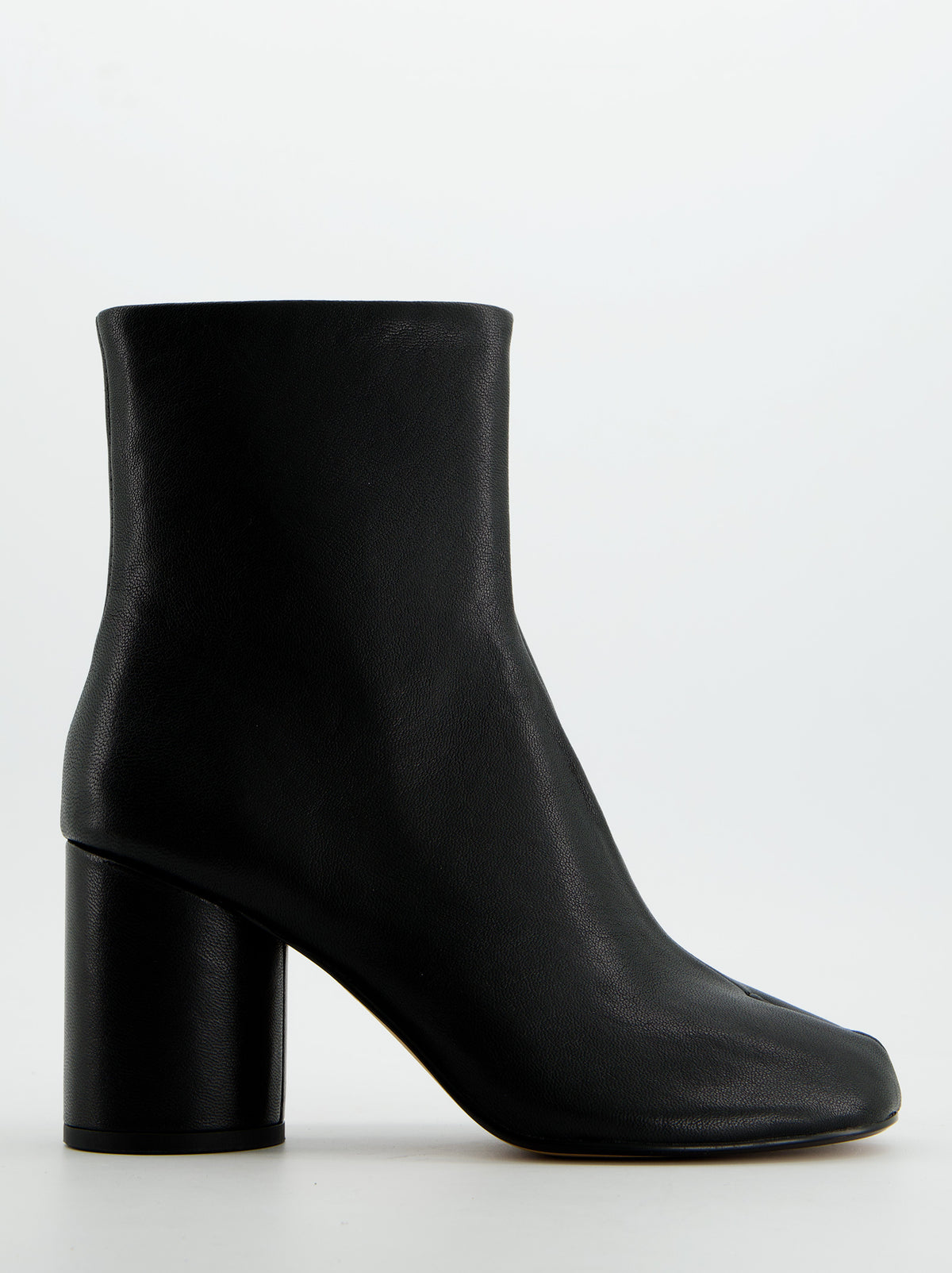 BLACK LEATHER TABI ANKLE BOOTS - GLACE