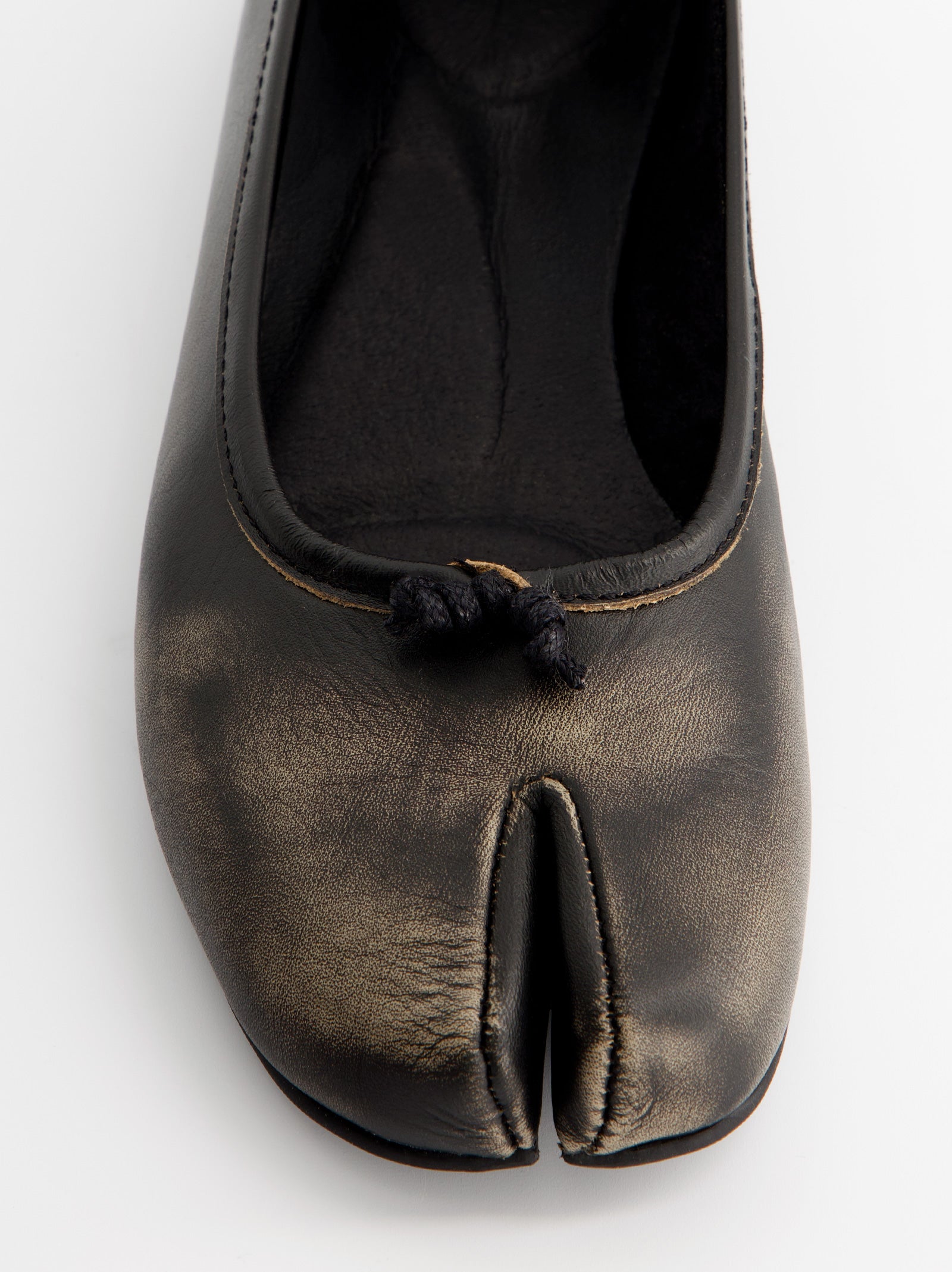 BRUSH LEATHER TABI BALLET FLATS - KARVA
