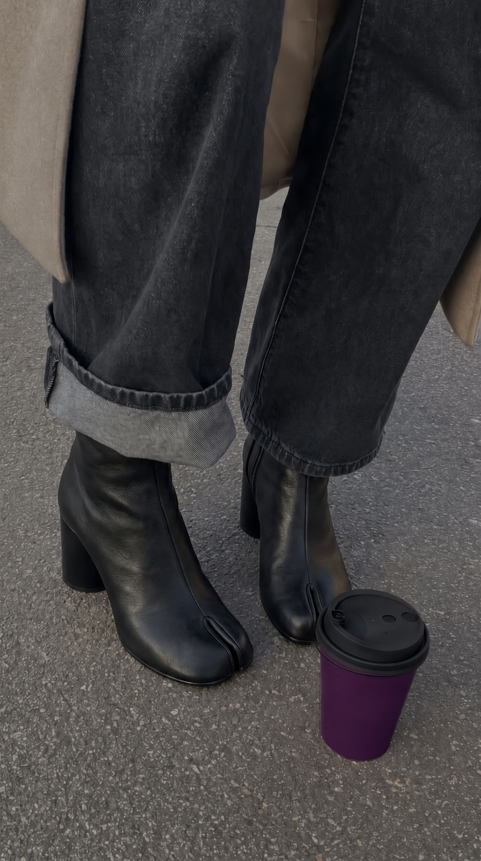 BLACK LEATHER TABI ANKLE BOOTS - GLACE