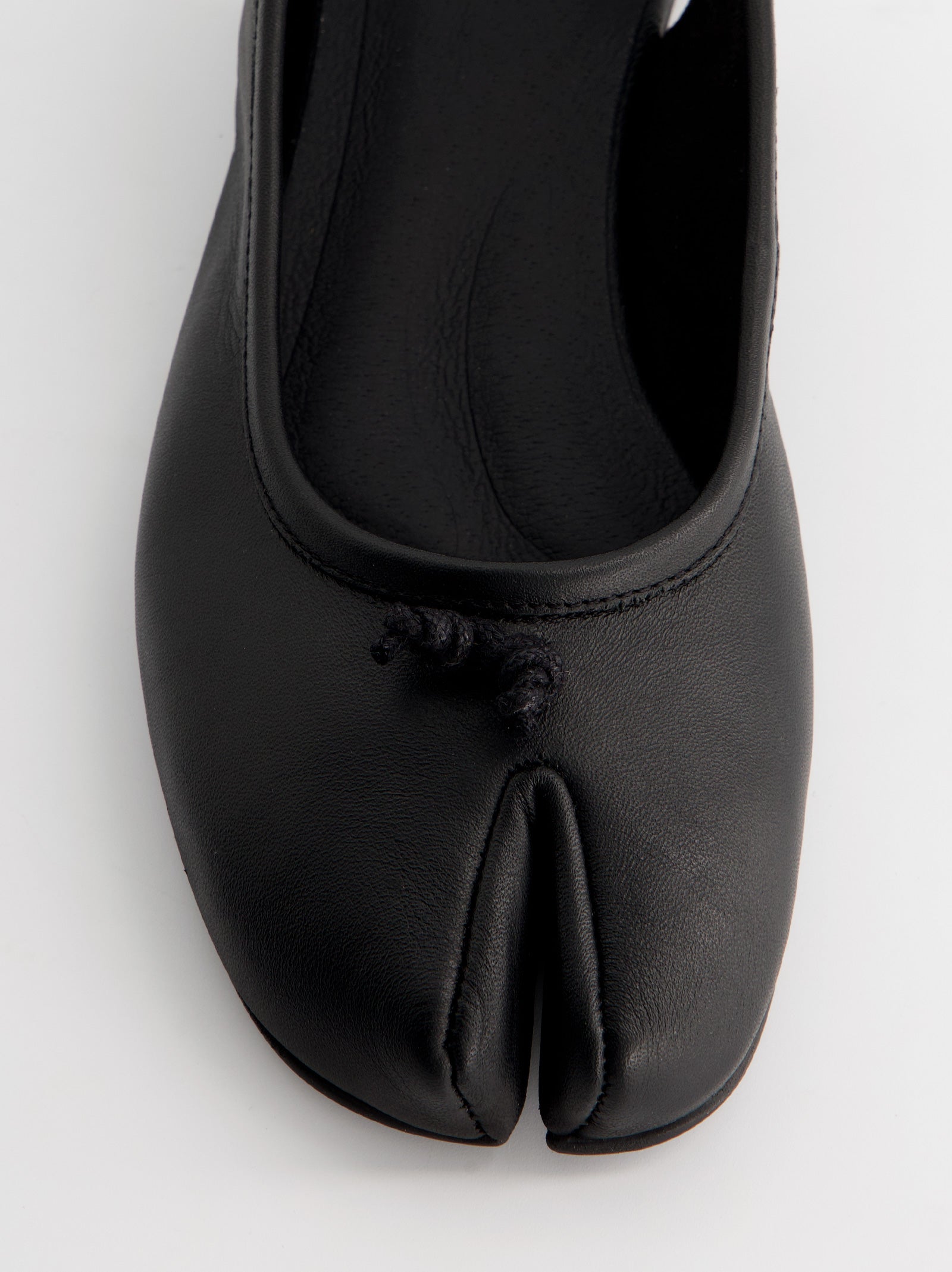 BLACK LEATHER TABI SLINGBACK FLATS - KALE