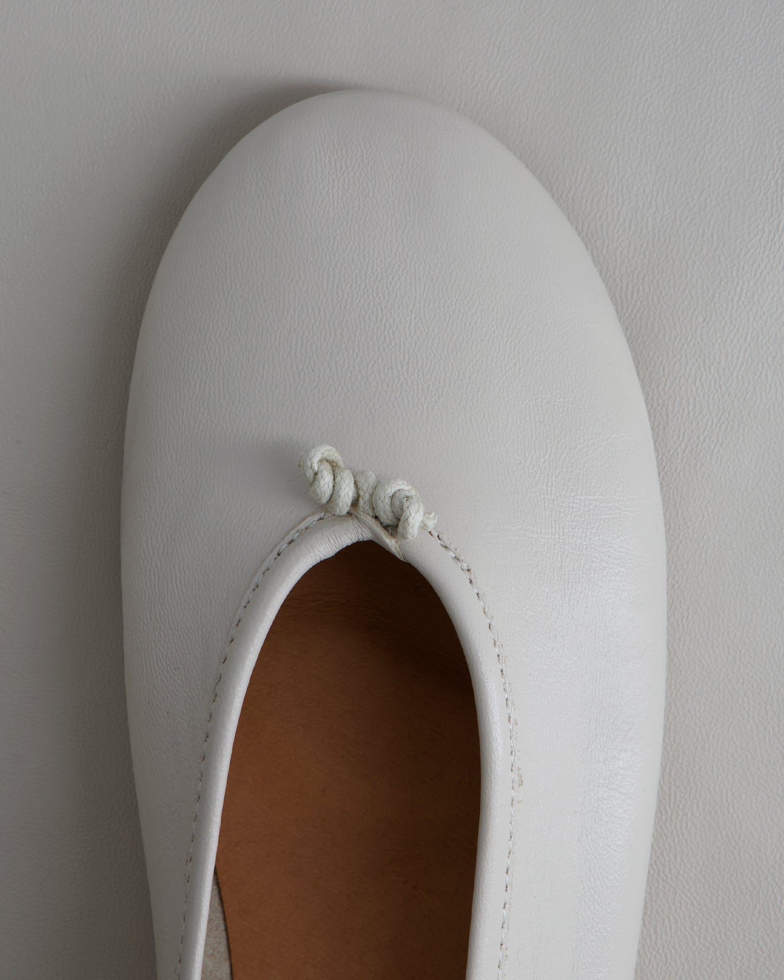 WHITE LEATHER FLATS - NEW KIMI