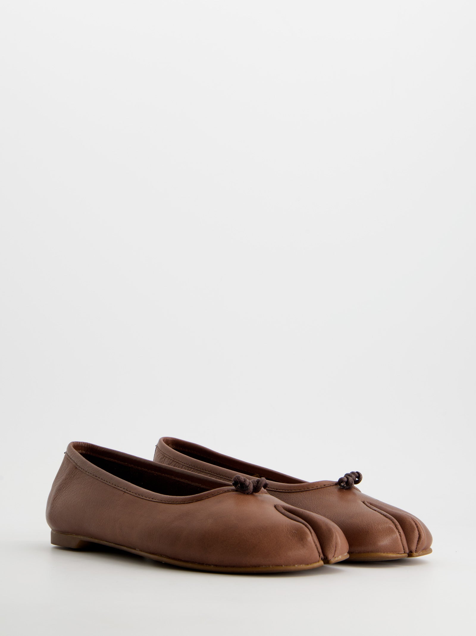 BROWN LEATHER TABI FLATS - KARVA