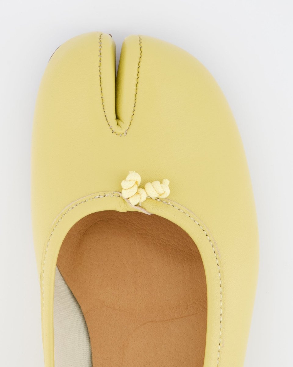 YELLOW LEATHER TABI FLATS - KARVA