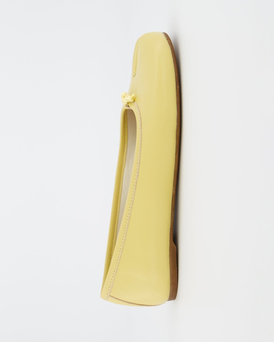 YELLOW LEATHER TABI FLATS - KARVA