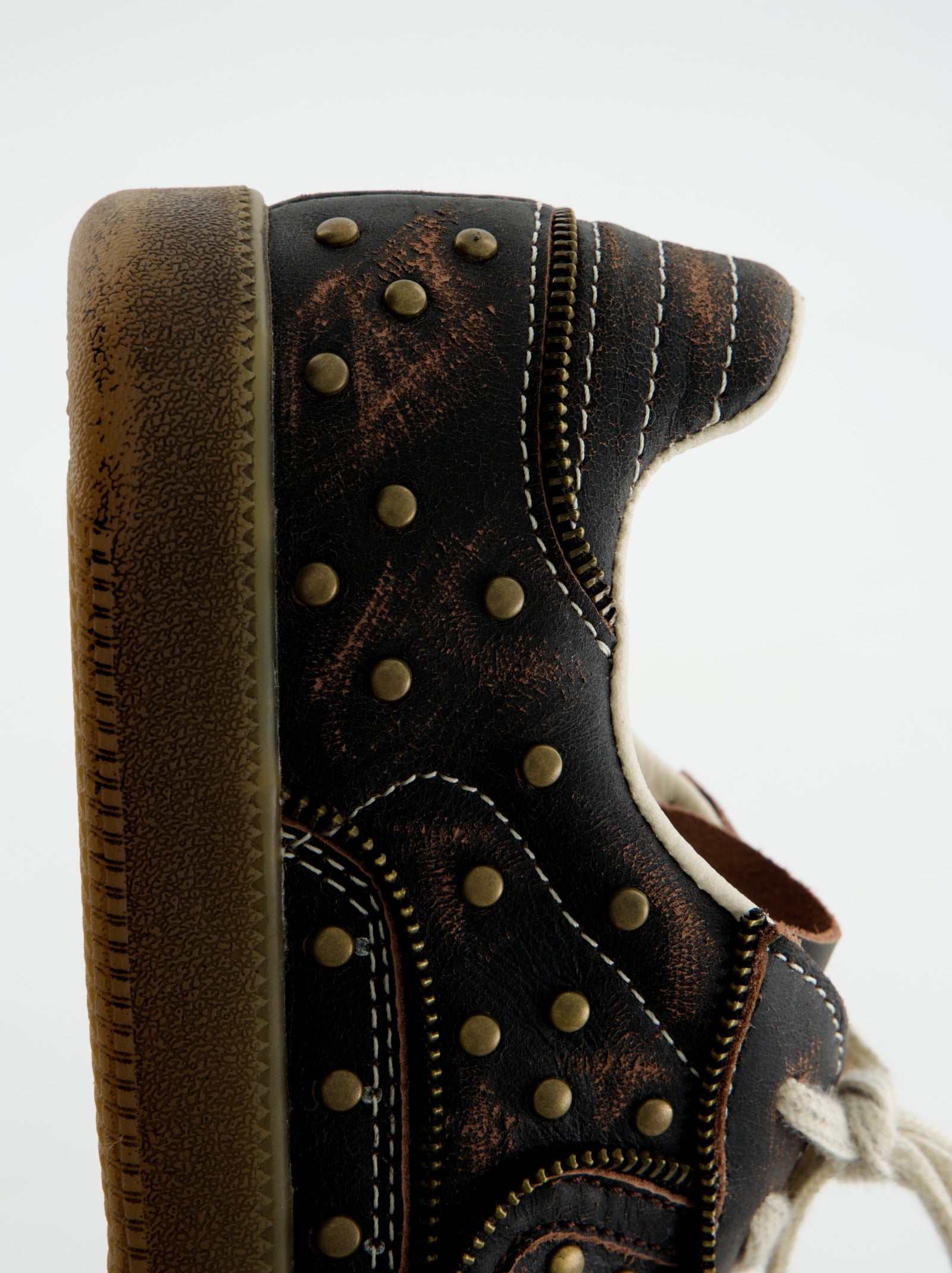 DARK BROWN STUDDED SNEAKERS - CHILE