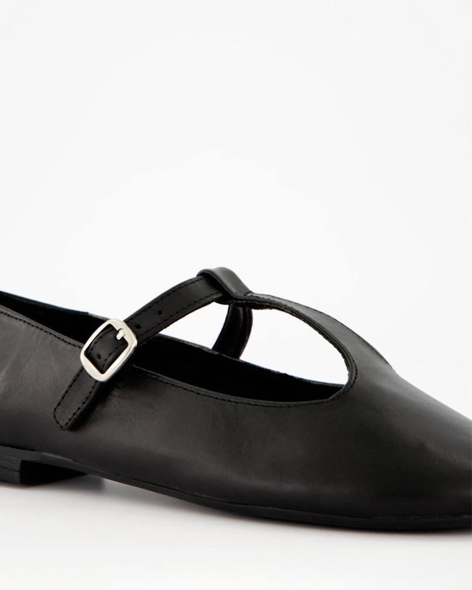 TULI - BLACK LEATHER FLATS