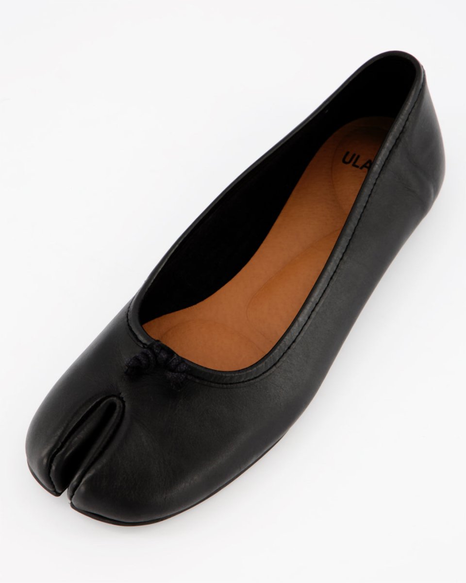 BLACK LEATHER TABI FLATS - KARVA
