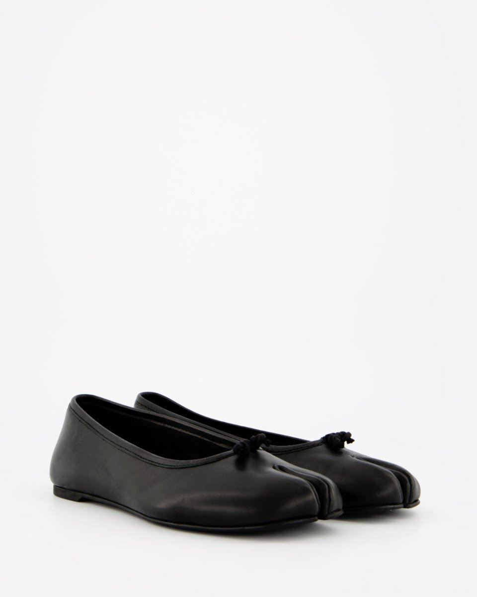 BLACK LEATHER TABI FLATS - KARVA