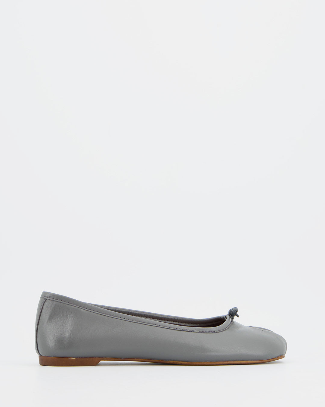 GREY LEATHER TABI FLATS - KARVA