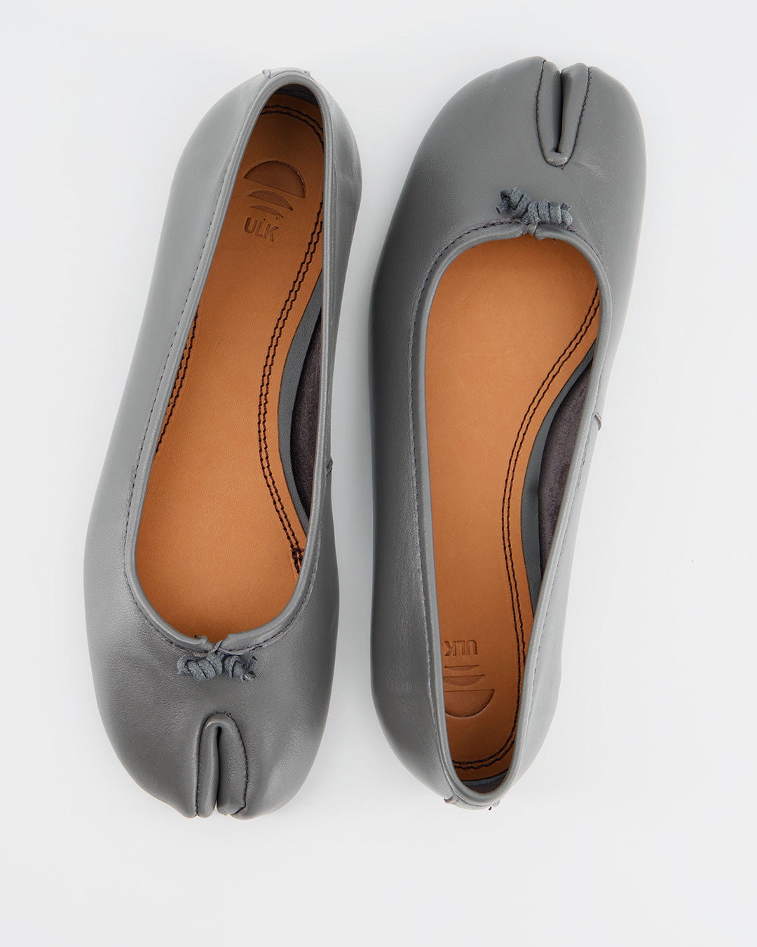GREY LEATHER TABI FLATS - KARVA