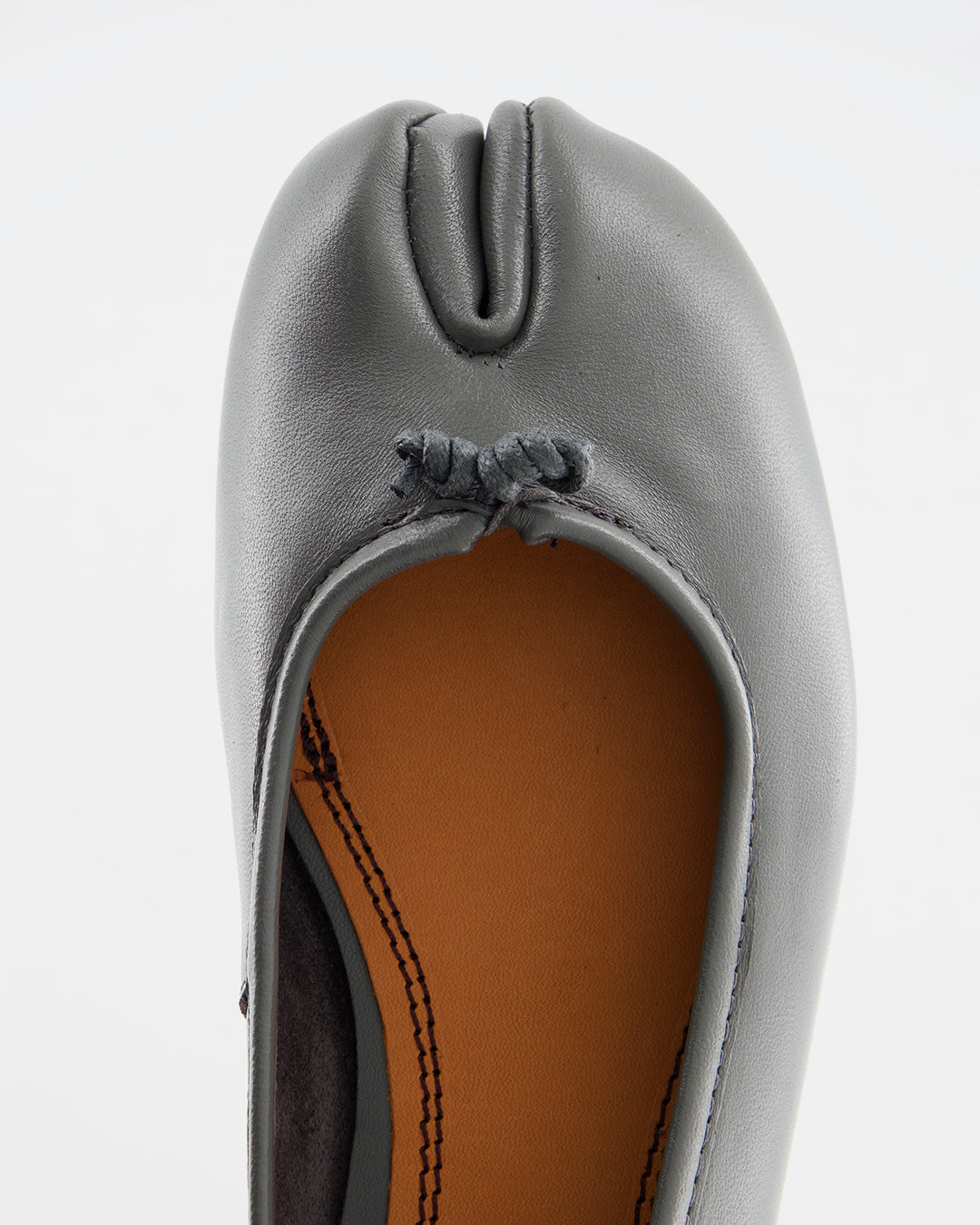 GREY LEATHER TABI FLATS - KARVA