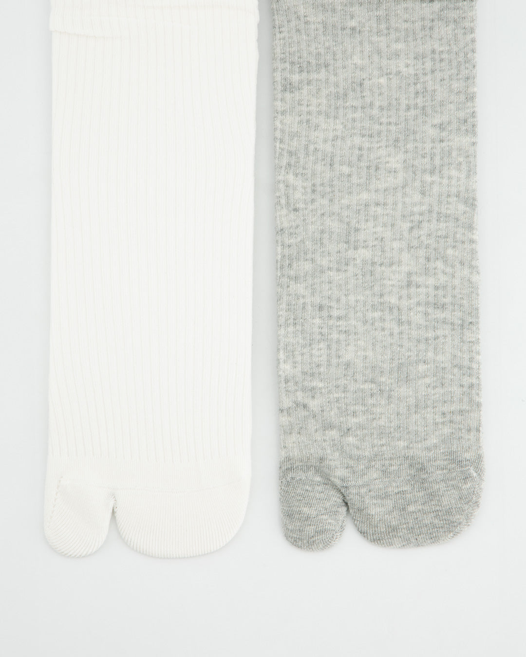 WHITE AND GREY TABI SOCKS - SOKIA
