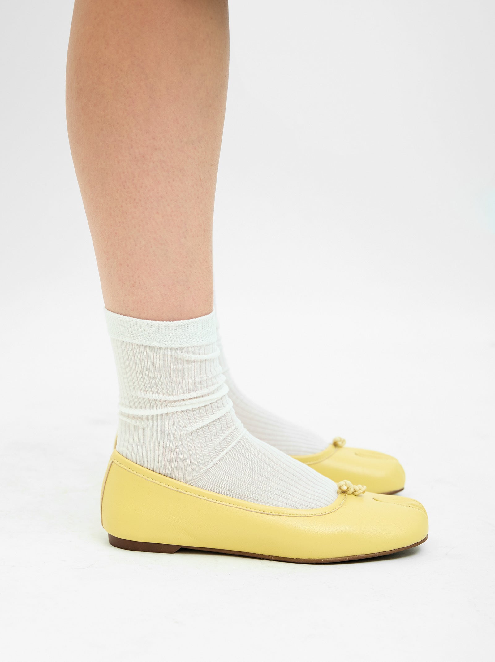 WHITE AND GREY TABI SOCKS - SOKIA