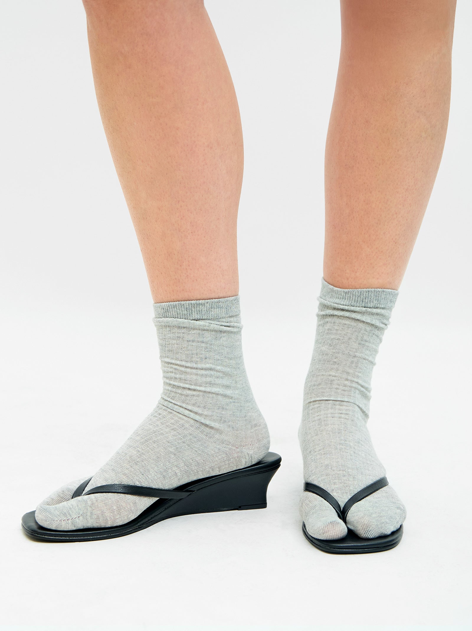 WHITE AND GREY TABI SOCKS - SOKIA