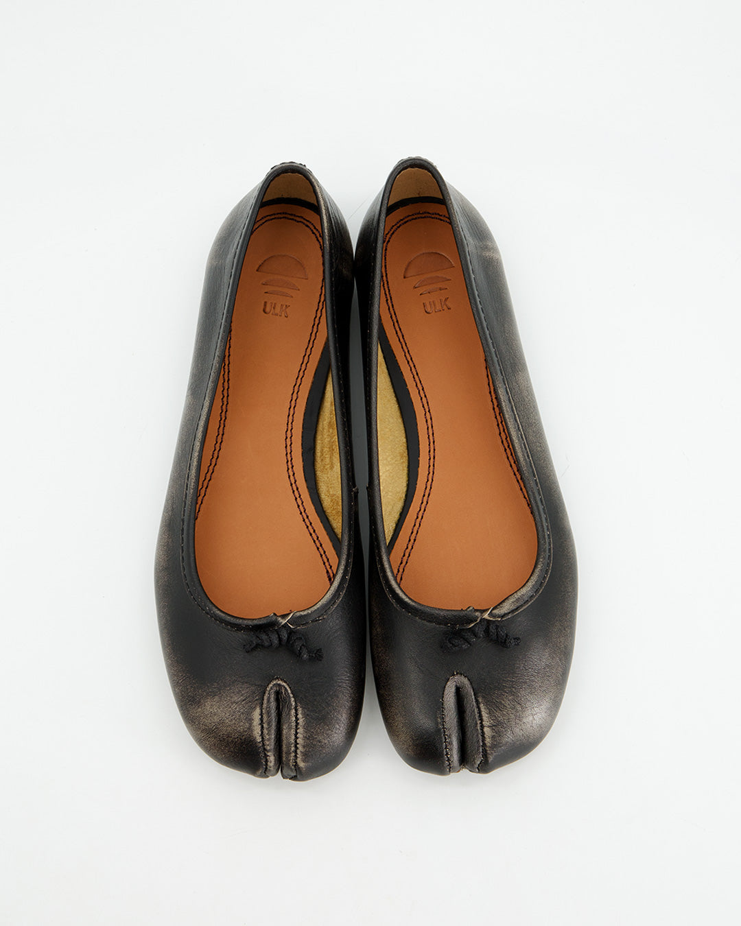 VINTAGE EFFECT BLACK LEATHER TABI FLATS - KARVA