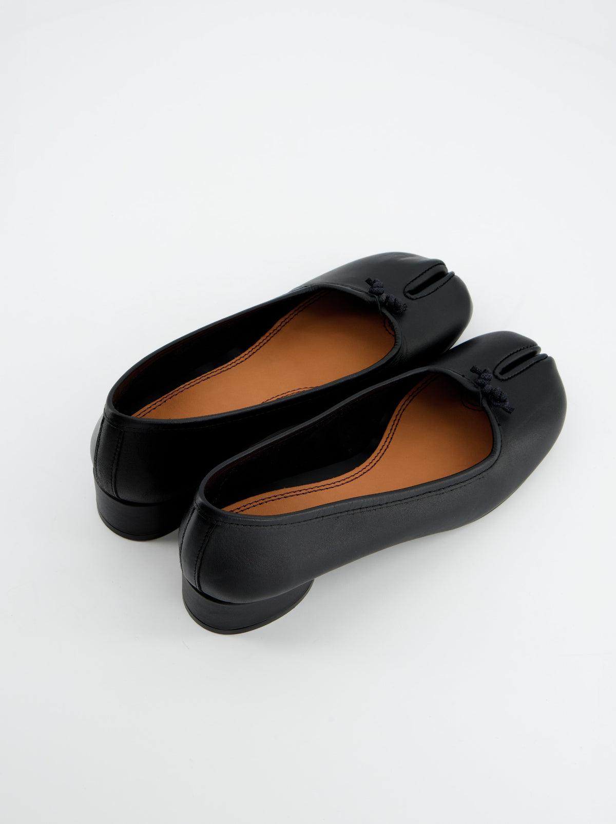 BLACK TABI BALLET FLATS WITH HEEL - KALA