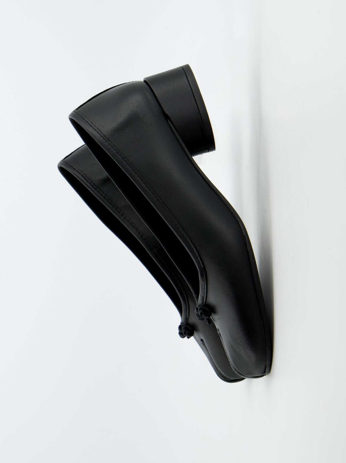 BLACK TABI BALLET FLATS WITH HEEL - KALA