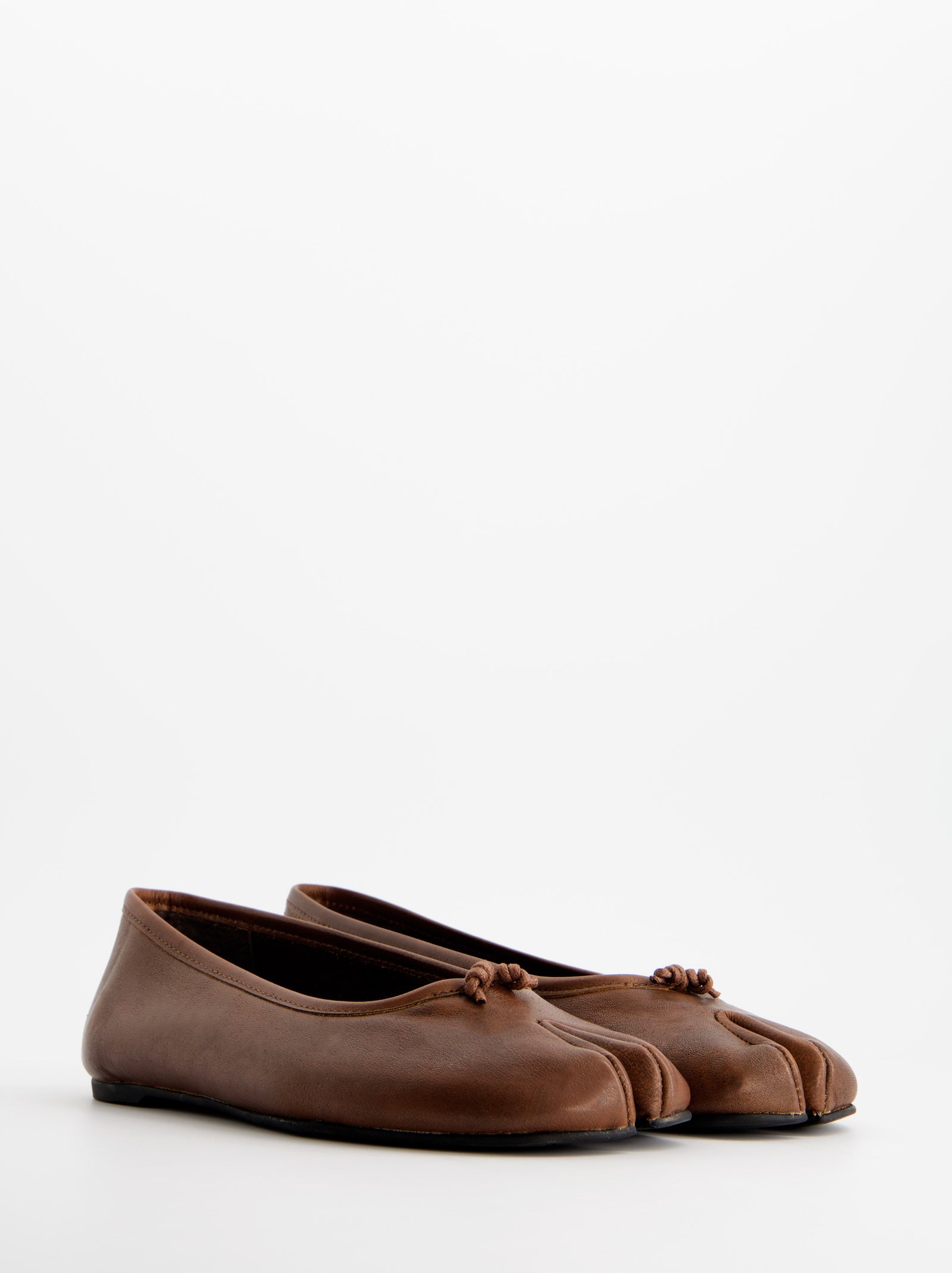 BROWN LEATHER TABI FLATS - KARVA