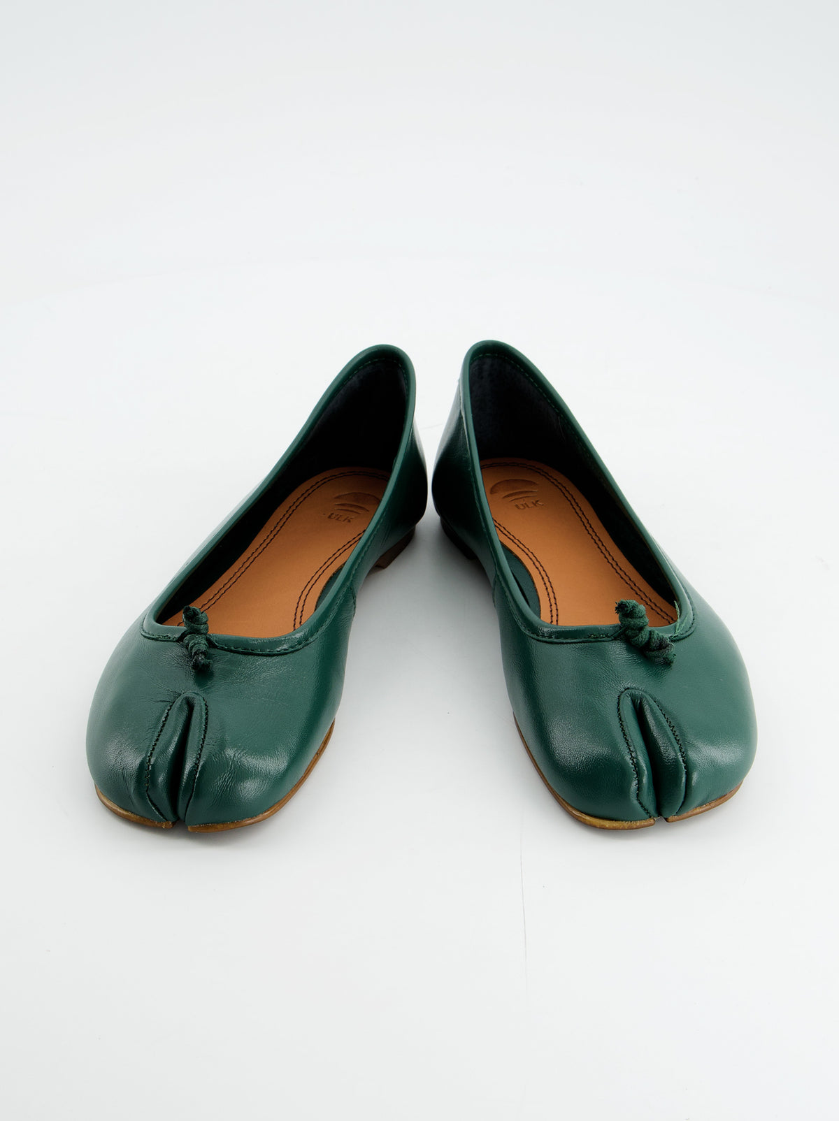 GREEN LEATHER TABI FLATS - KARVA