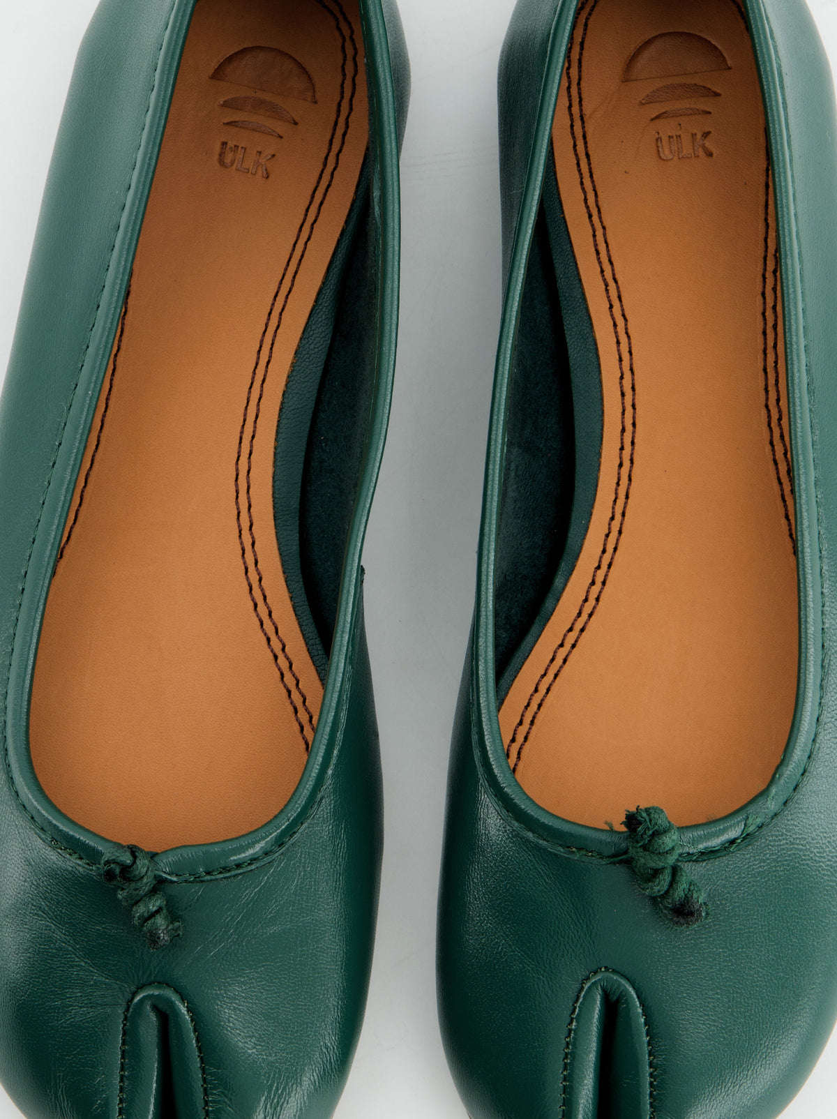 GREEN LEATHER TABI FLATS - KARVA