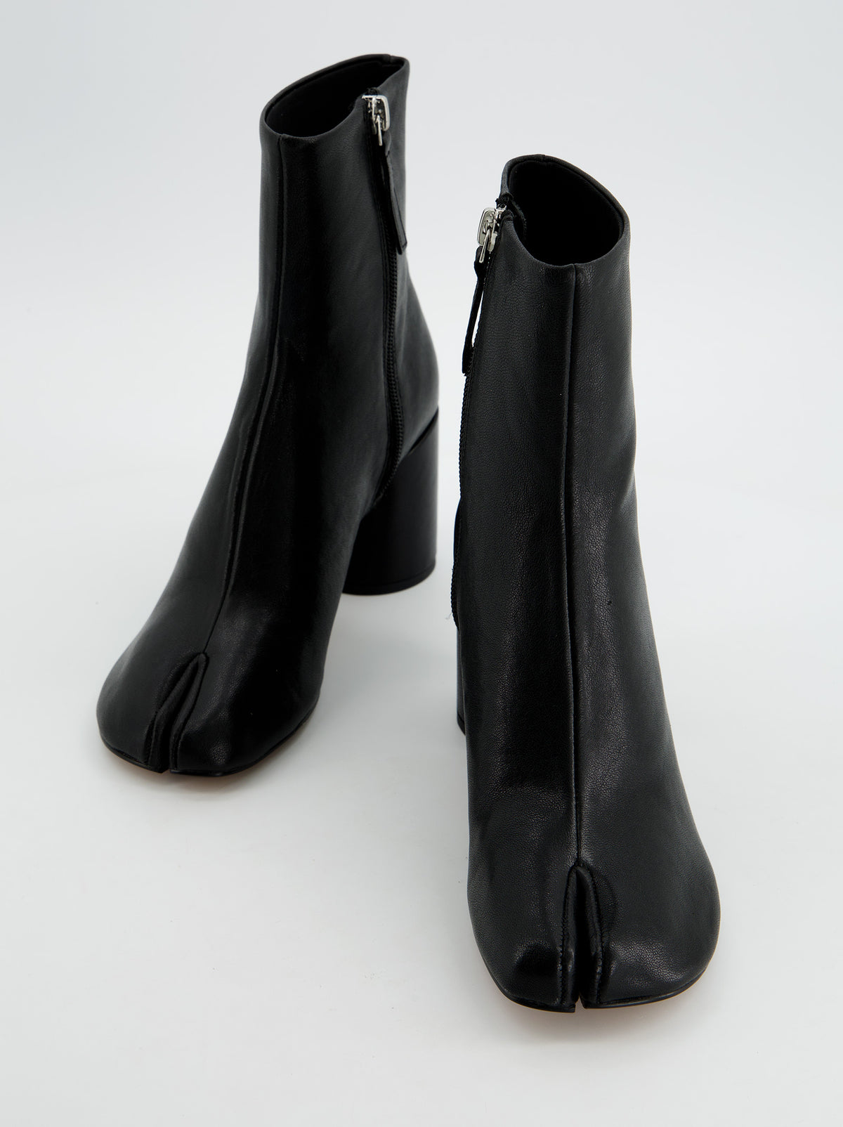 BLACK LEATHER TABI ANKLE BOOTS - GLACE