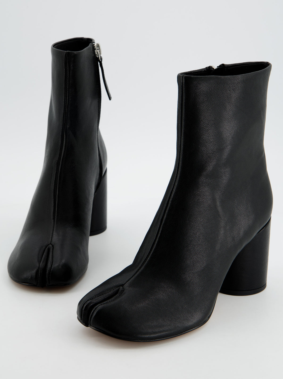 BLACK LEATHER TABI ANKLE BOOTS - GLACE