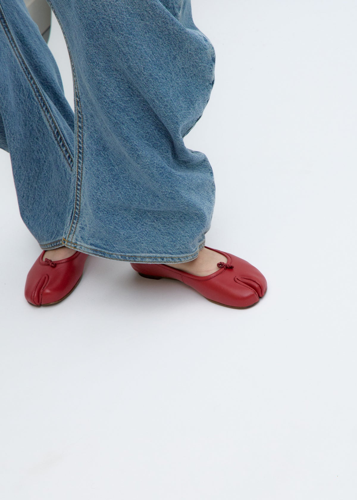RED LEATHER TABI FLATS - KARVA