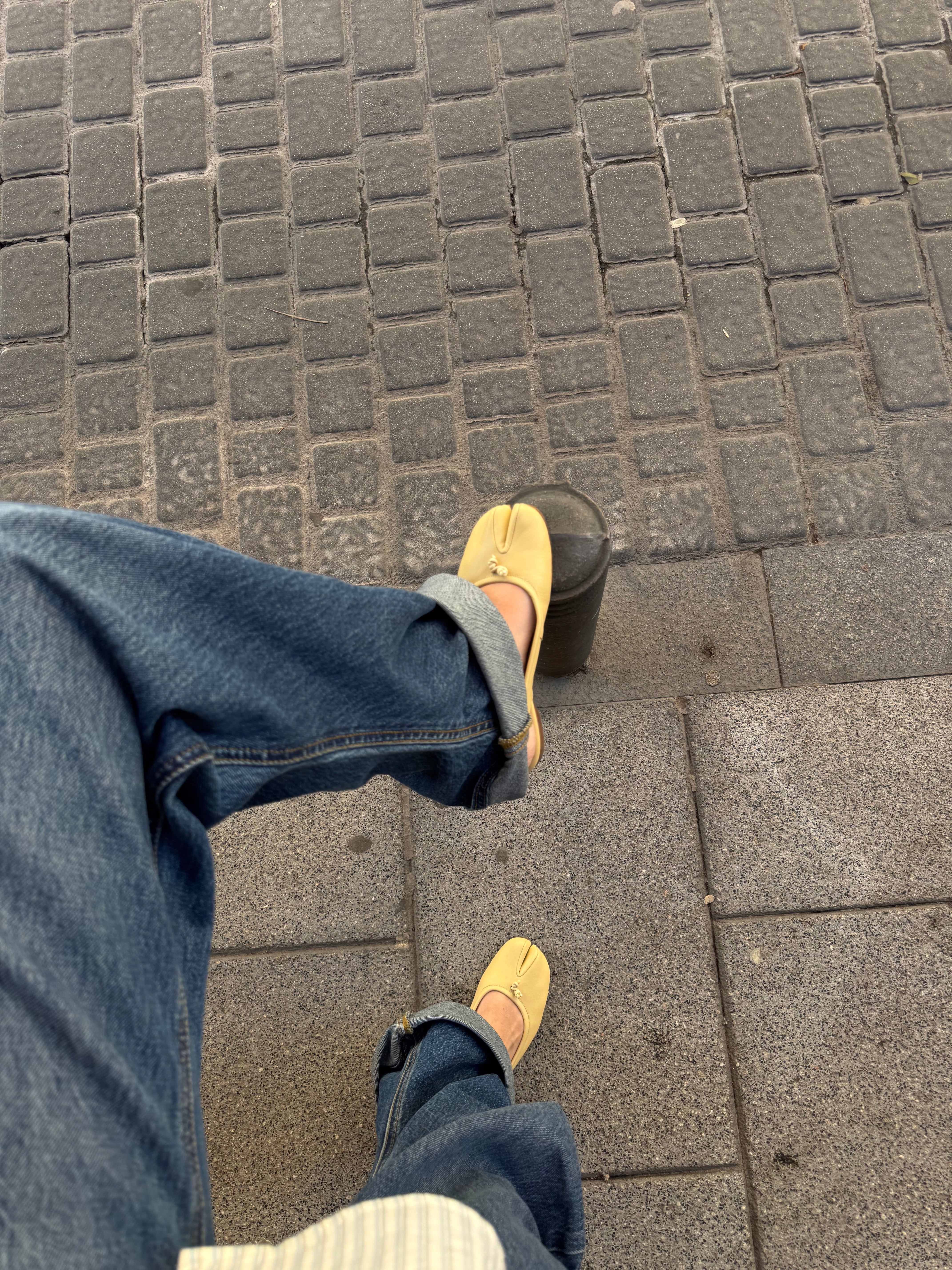 YELLOW LEATHER TABI SLINGBACK FLATS - KALE