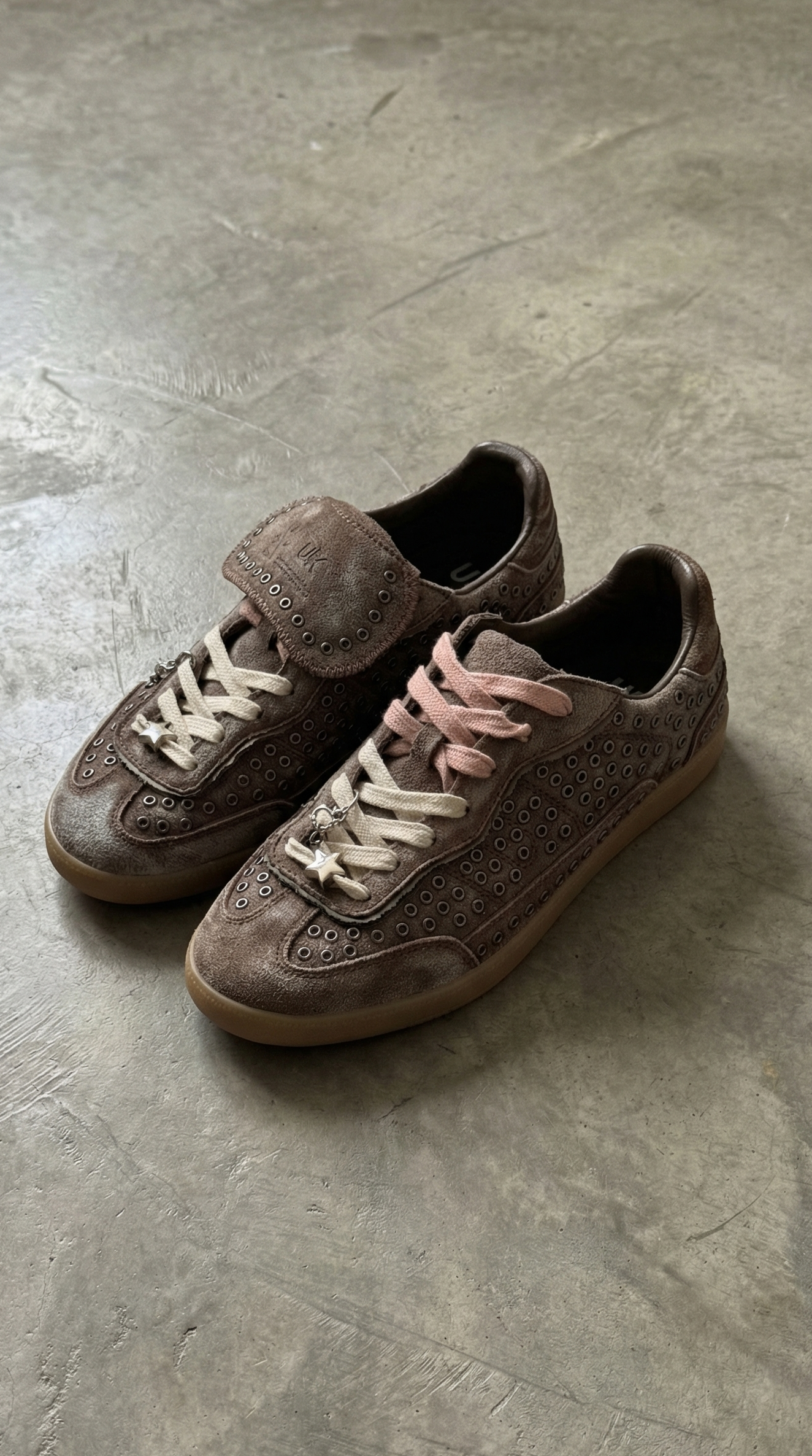 WASHED BROWN STUDDED SNEAKERS - CHILE