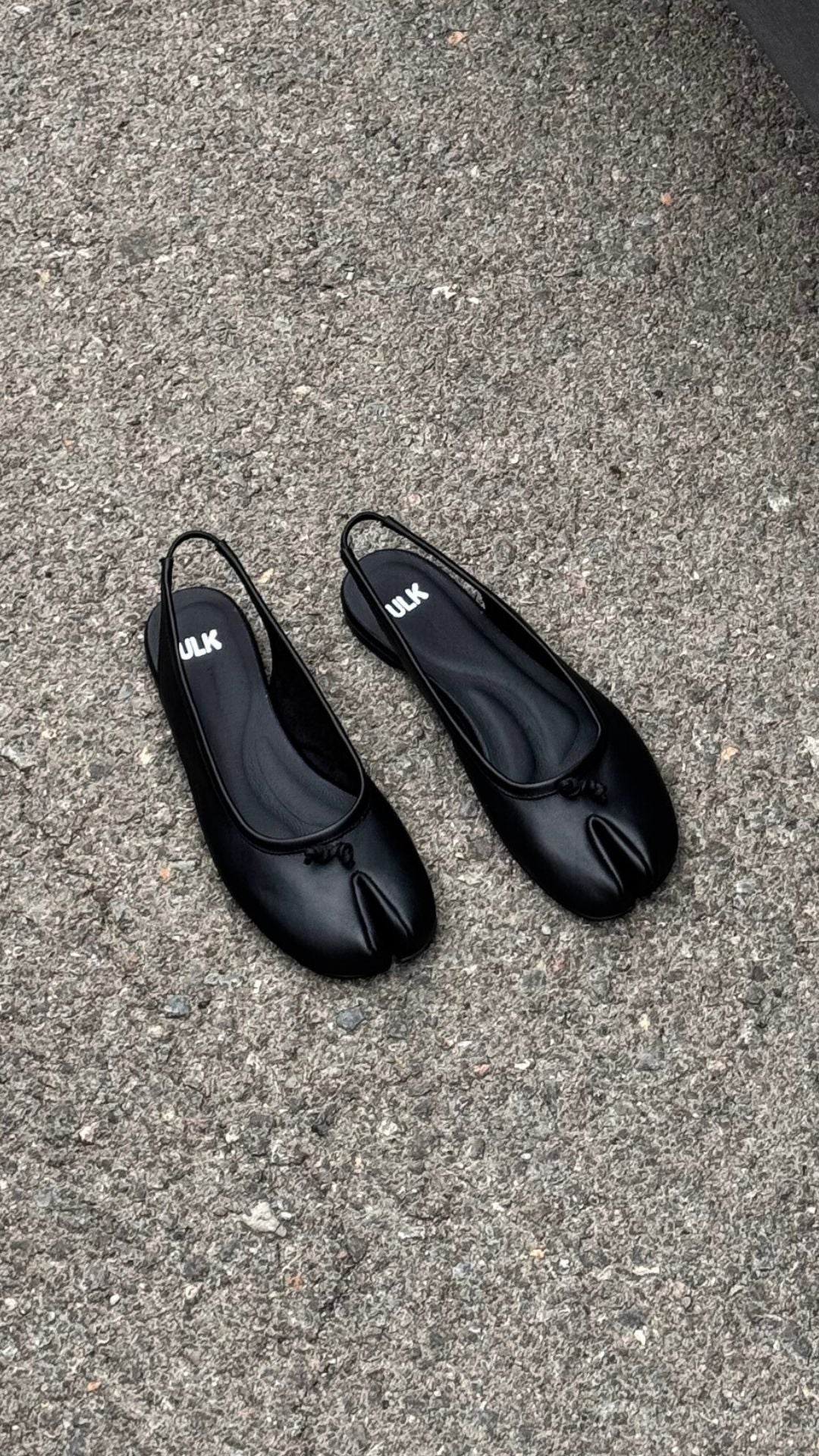 BLACK LEATHER TABI SLINGBACK FLATS - KALE